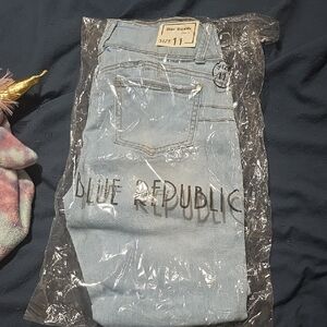 Blue Republic High Rise Curvy Capri Jeans Light Wash Size 11 NWT